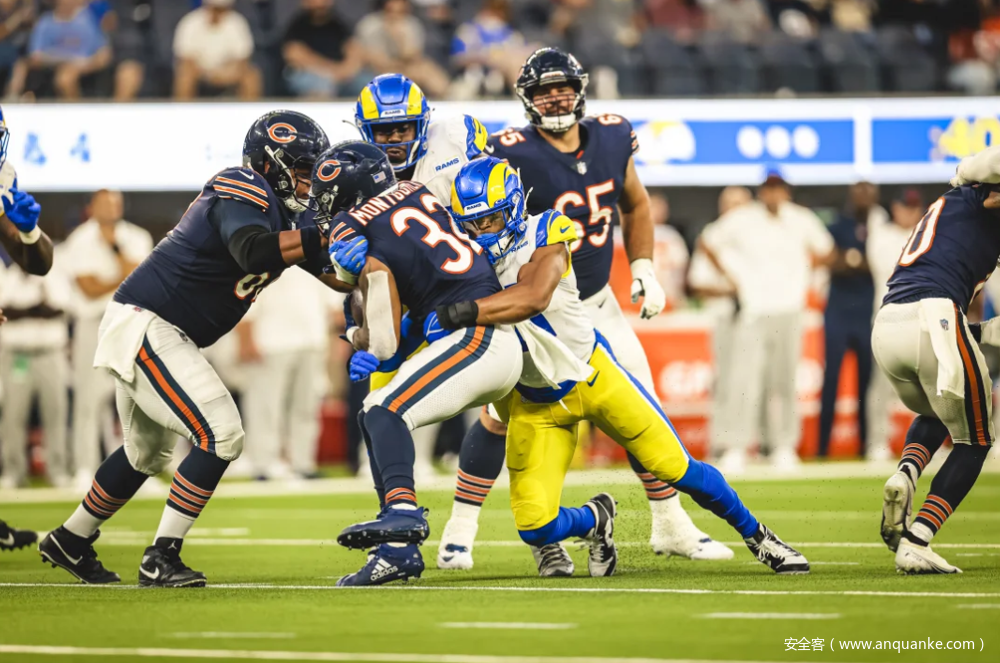 C罗被罚下后，爱尔兰一酒吧盛况：球迷鼓掌庆祝+击掌拥抱